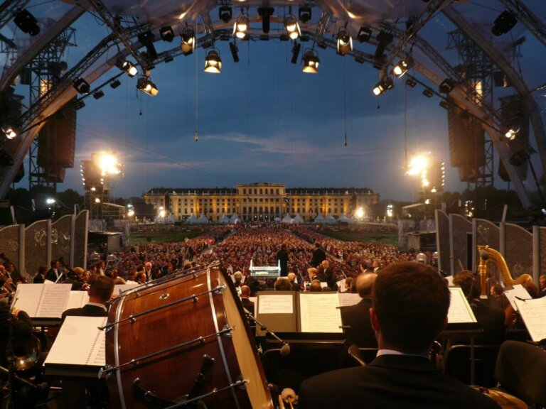 Philharmoniker Sommernachtskonzert mit Bühne und Publikum